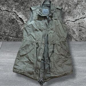 Levi's Olive Green Sleeveless Utility Vest • Preowned